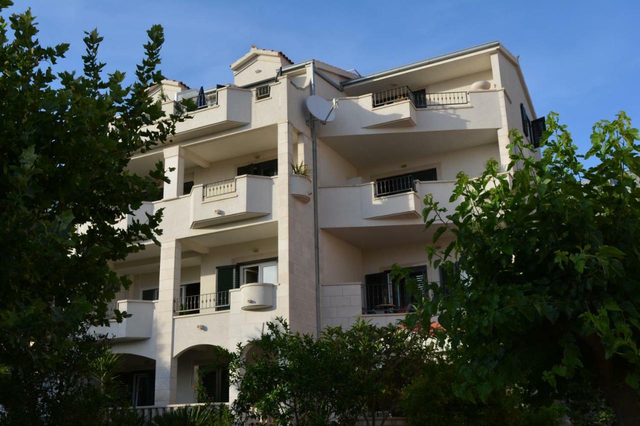 Apartments Villa Lili Tucepi Luaran gambar
