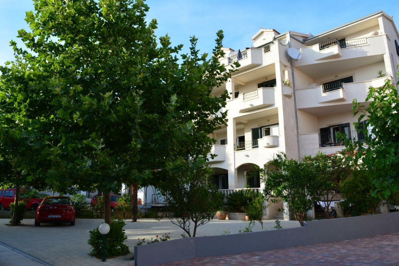 Apartments Villa Lili Tucepi Luaran gambar